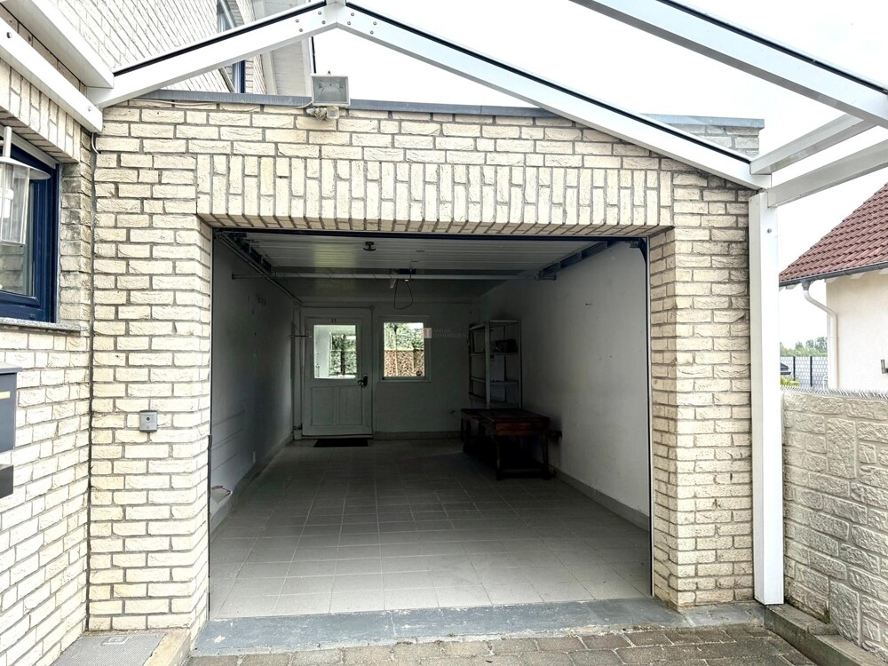 Garage mit direktem Zugang zum Garten