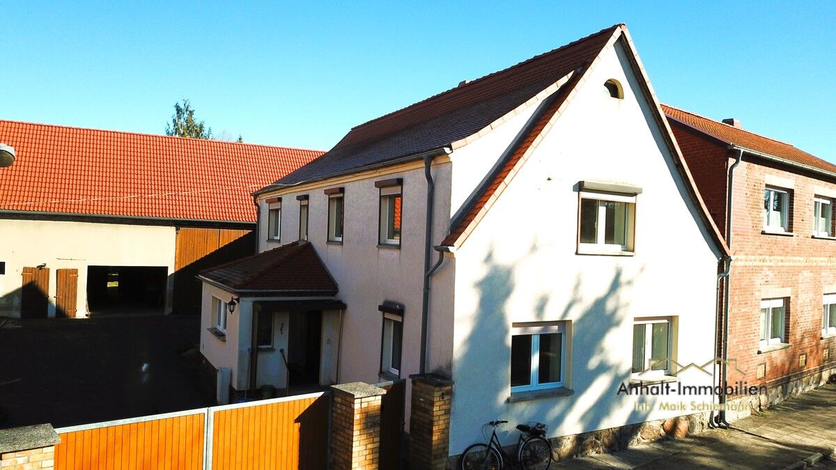 Hausansicht Straße (2)