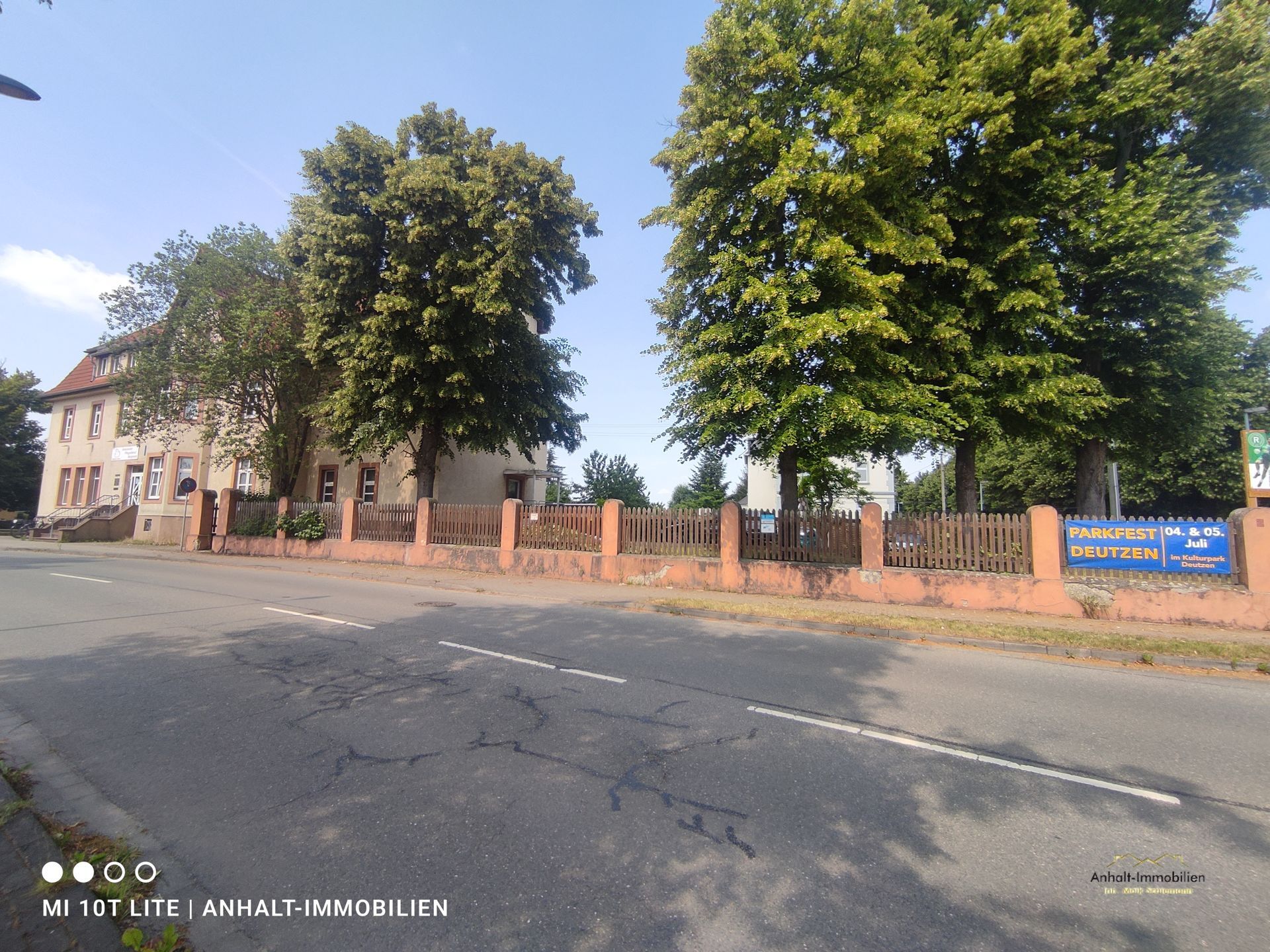 Objekt mit Grundstück Straßenseite