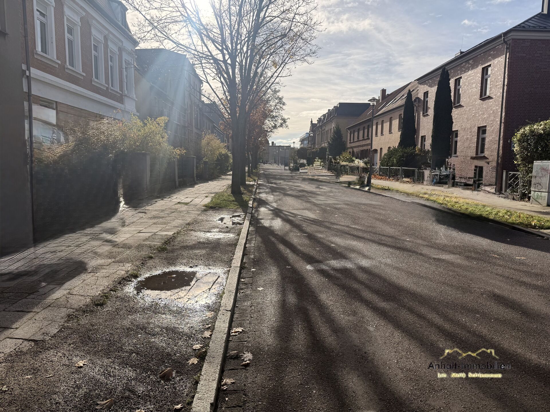Straßenansicht (2)