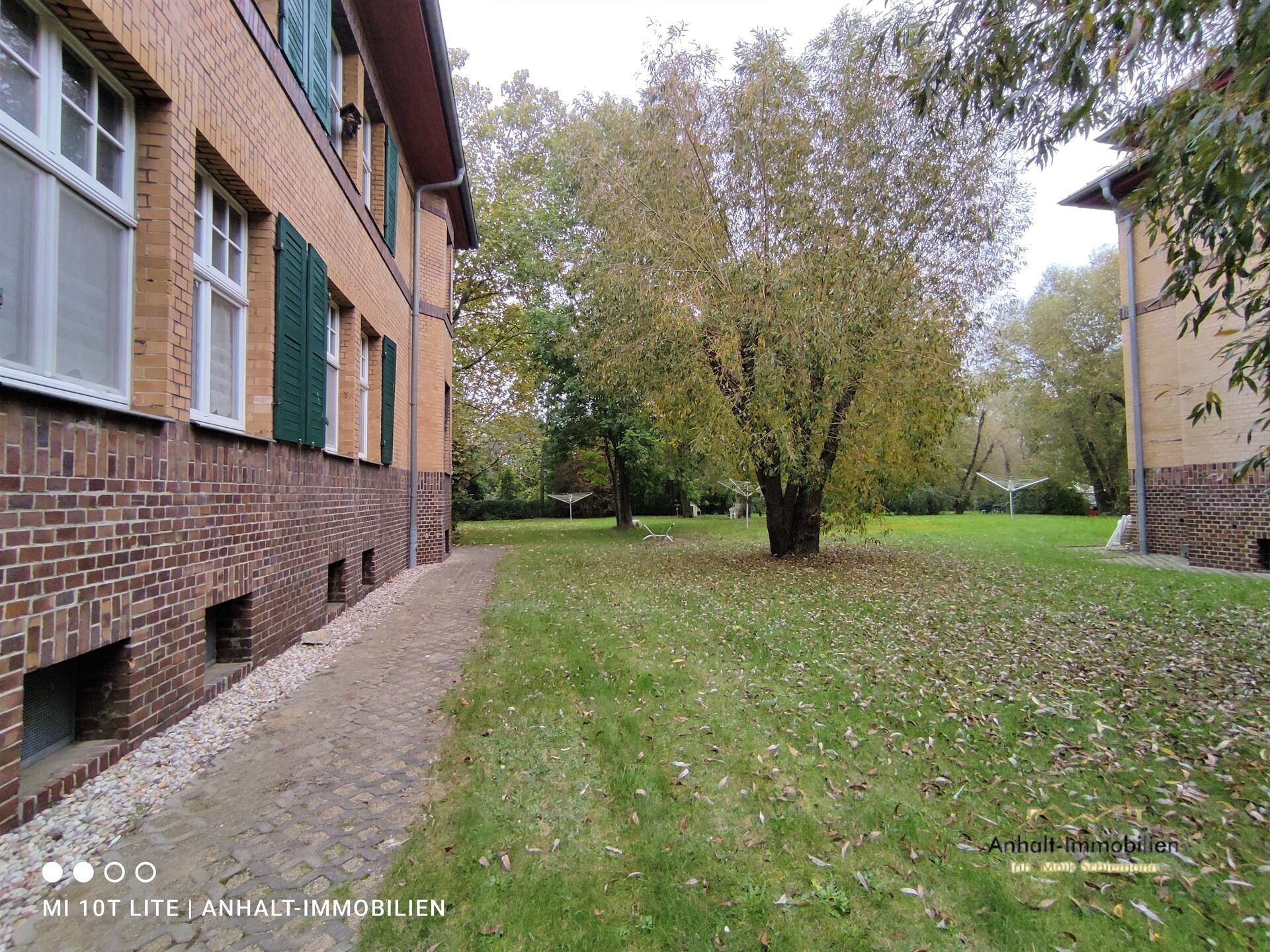 Grundstück seitlich