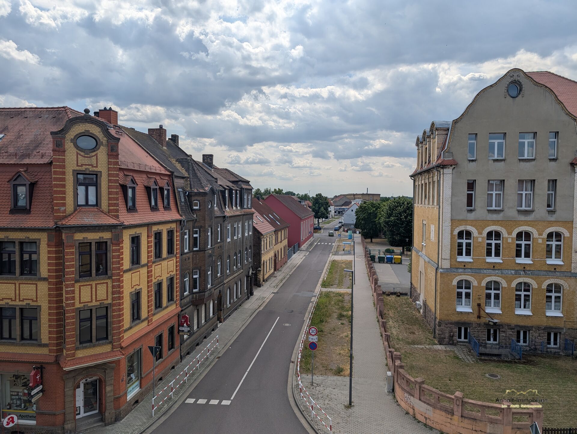 Straßenansicht Blick aus Fenster