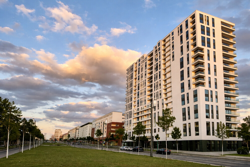 Wohnanlagen im goldenen Licht