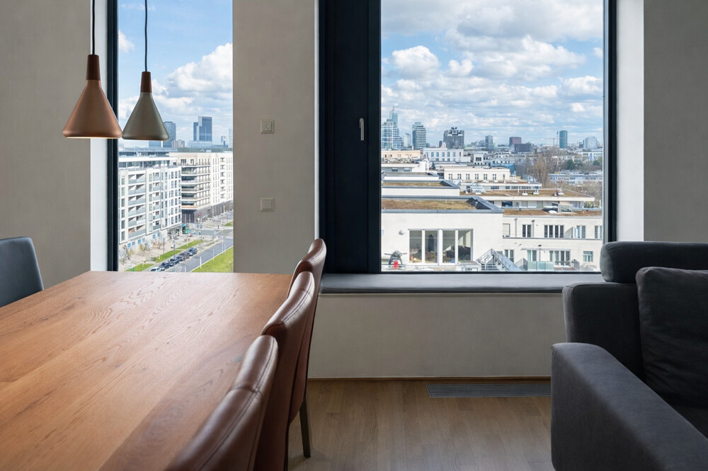 Wohnzimmer mit Stadtblick