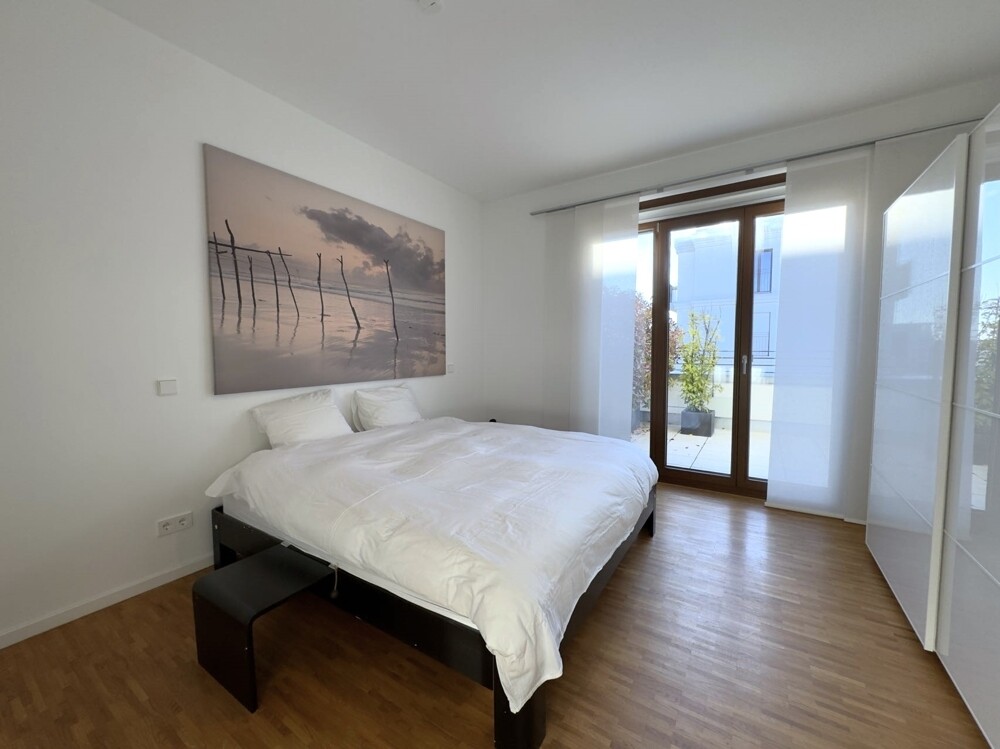 Schlafzimmer mit Zugang zur Terrasse