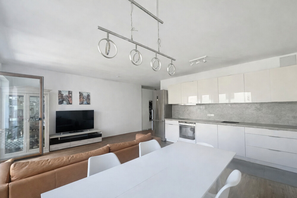 Helles modernes Wohnzimmer