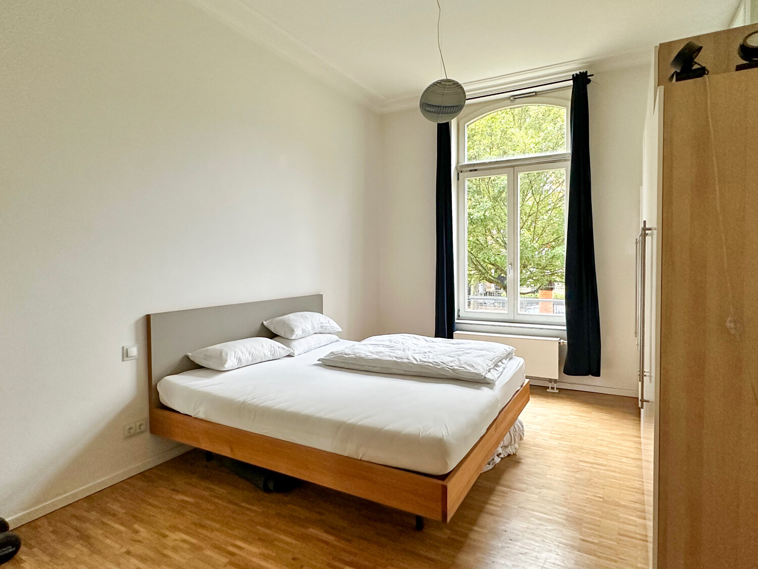 Schlafzimmer 1