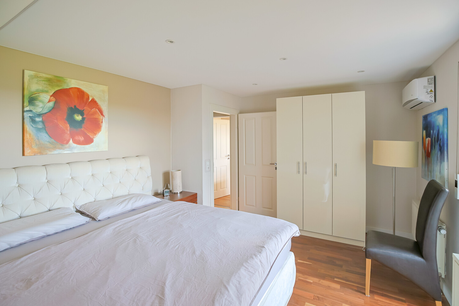 Schlafzimmer 1