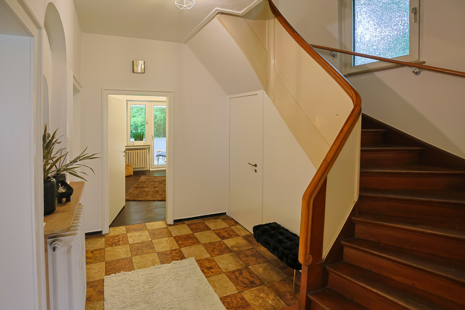 Flur und Treppe