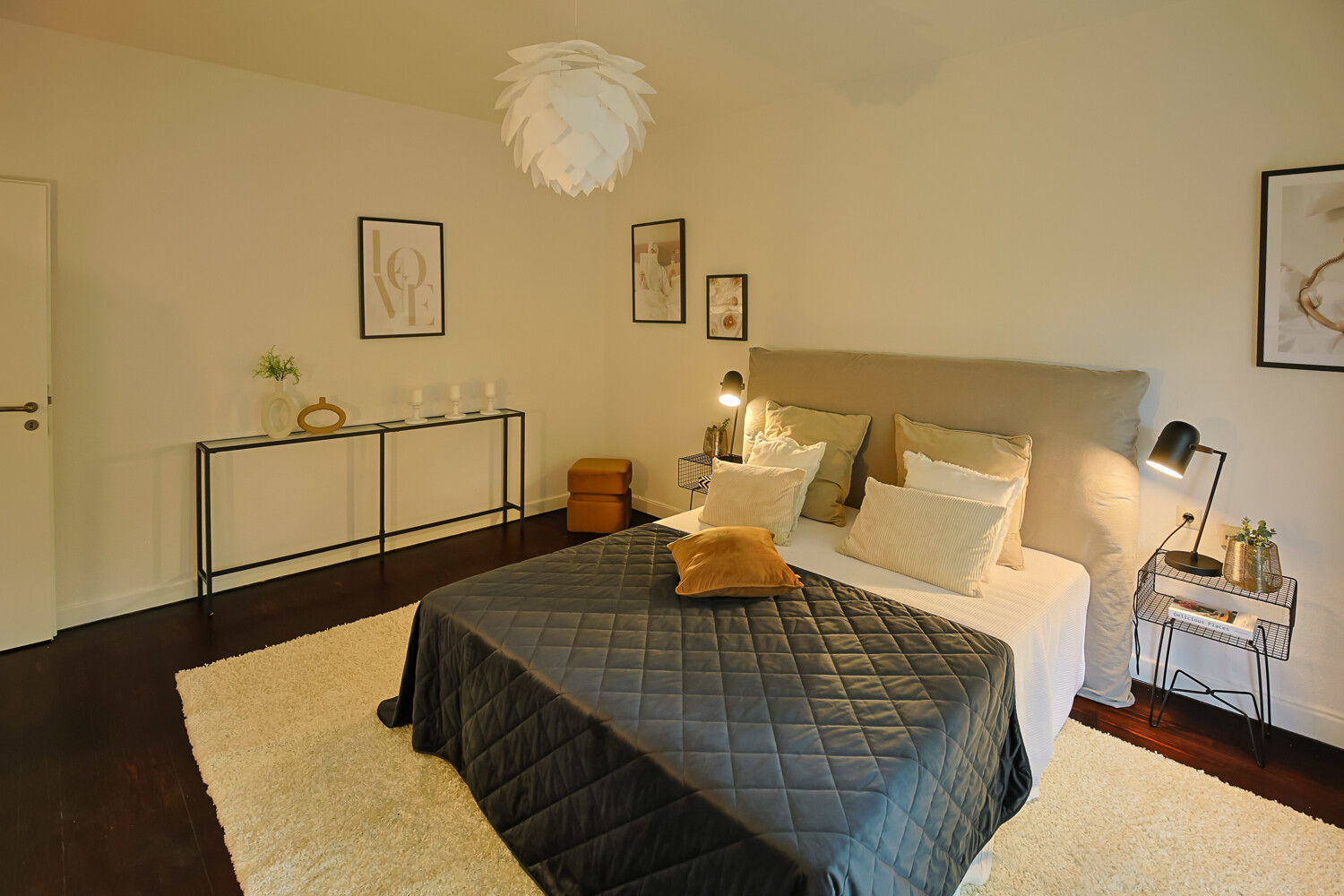 Schlafzimmer 1