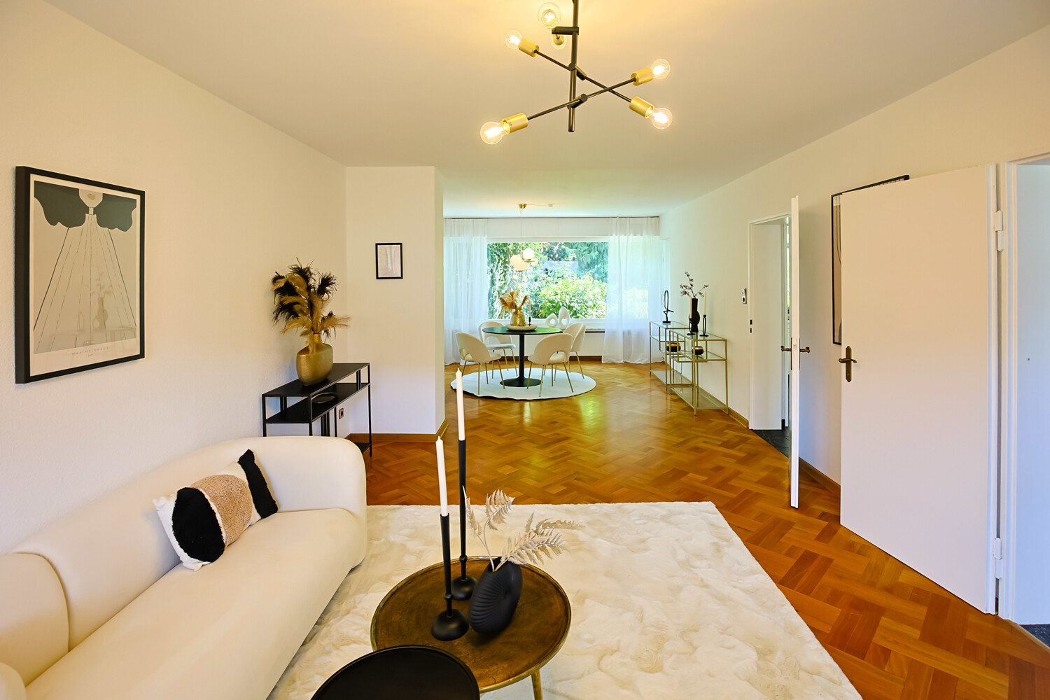Wohn/-Esszimmer