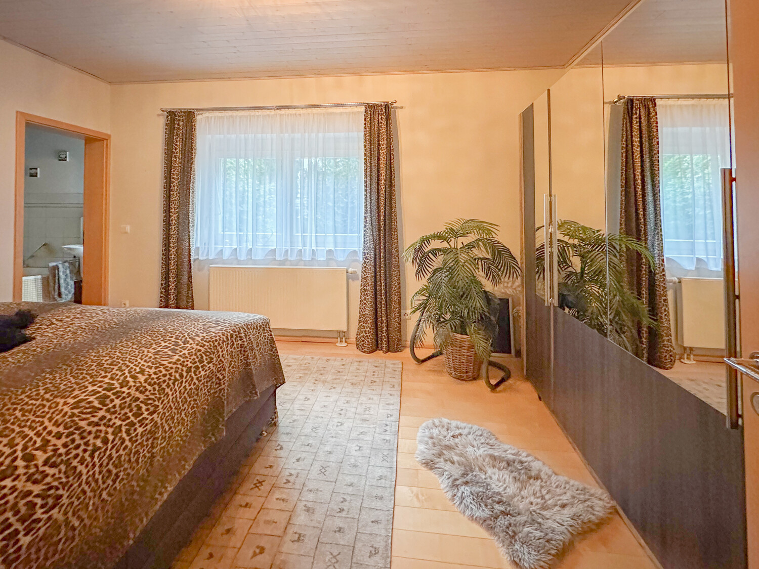 Schlafzimmer 1