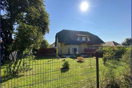 Doppelhaus mit Garten