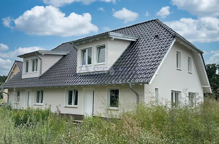 JStraßenansicht mit Giebel