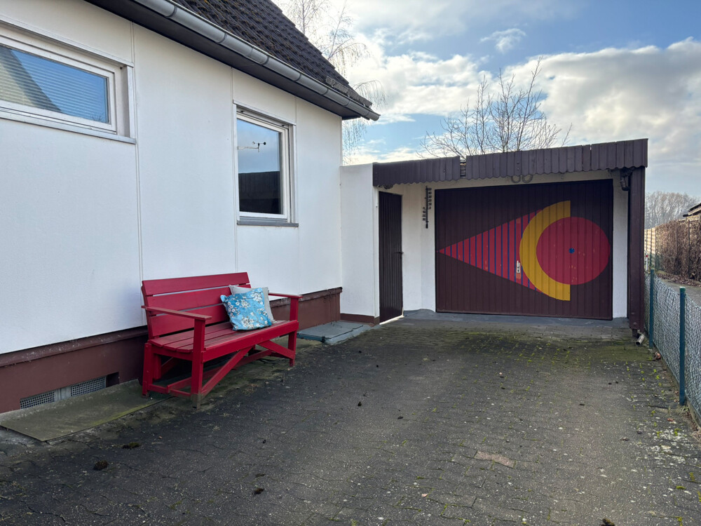 Garagenhof und Durchgang zum Garten