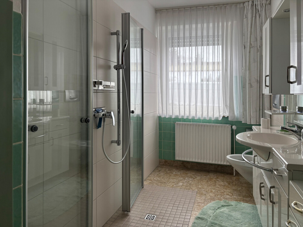 Bad mit Bodengleicher Dusche