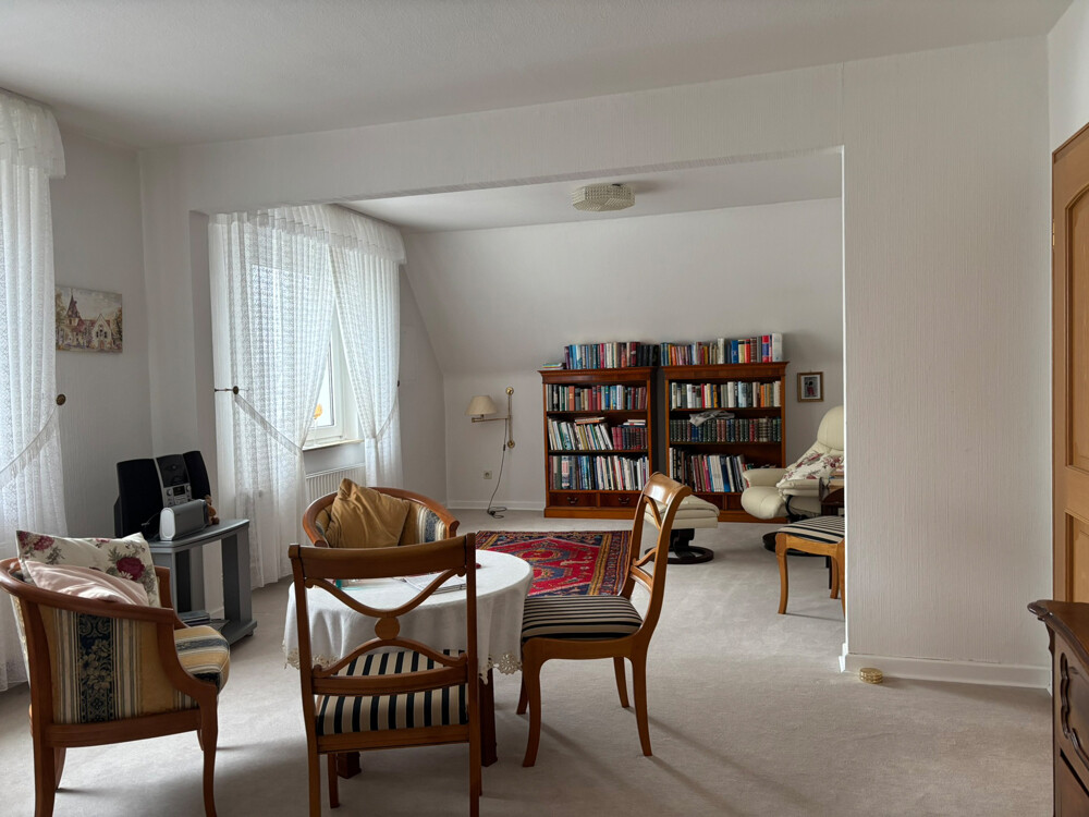Helles Esszimmer und Wohnzimmer