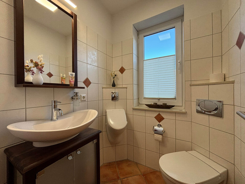 Gäste-WC mit Fenster