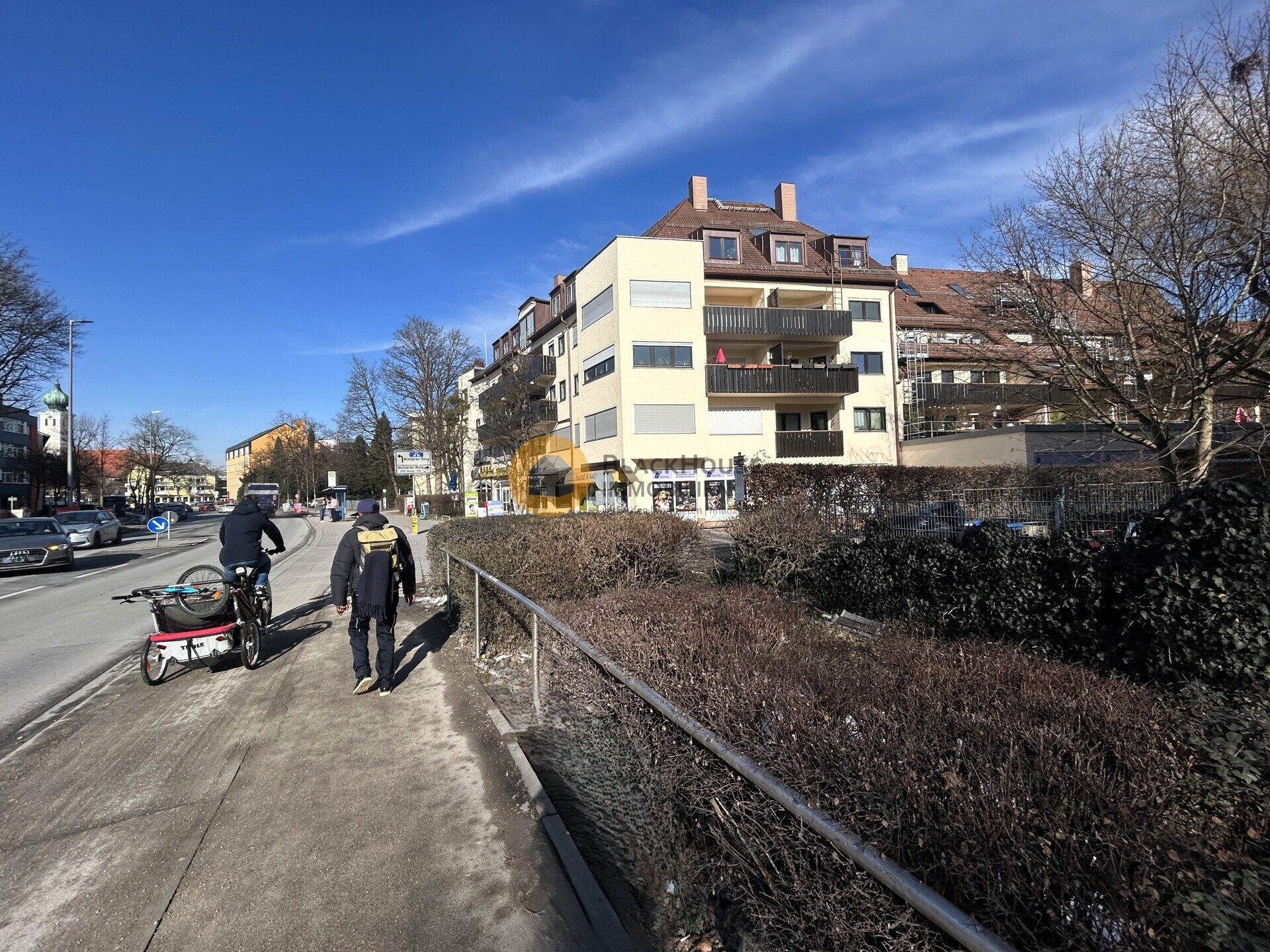 Gesamtgebäude Strassensicht