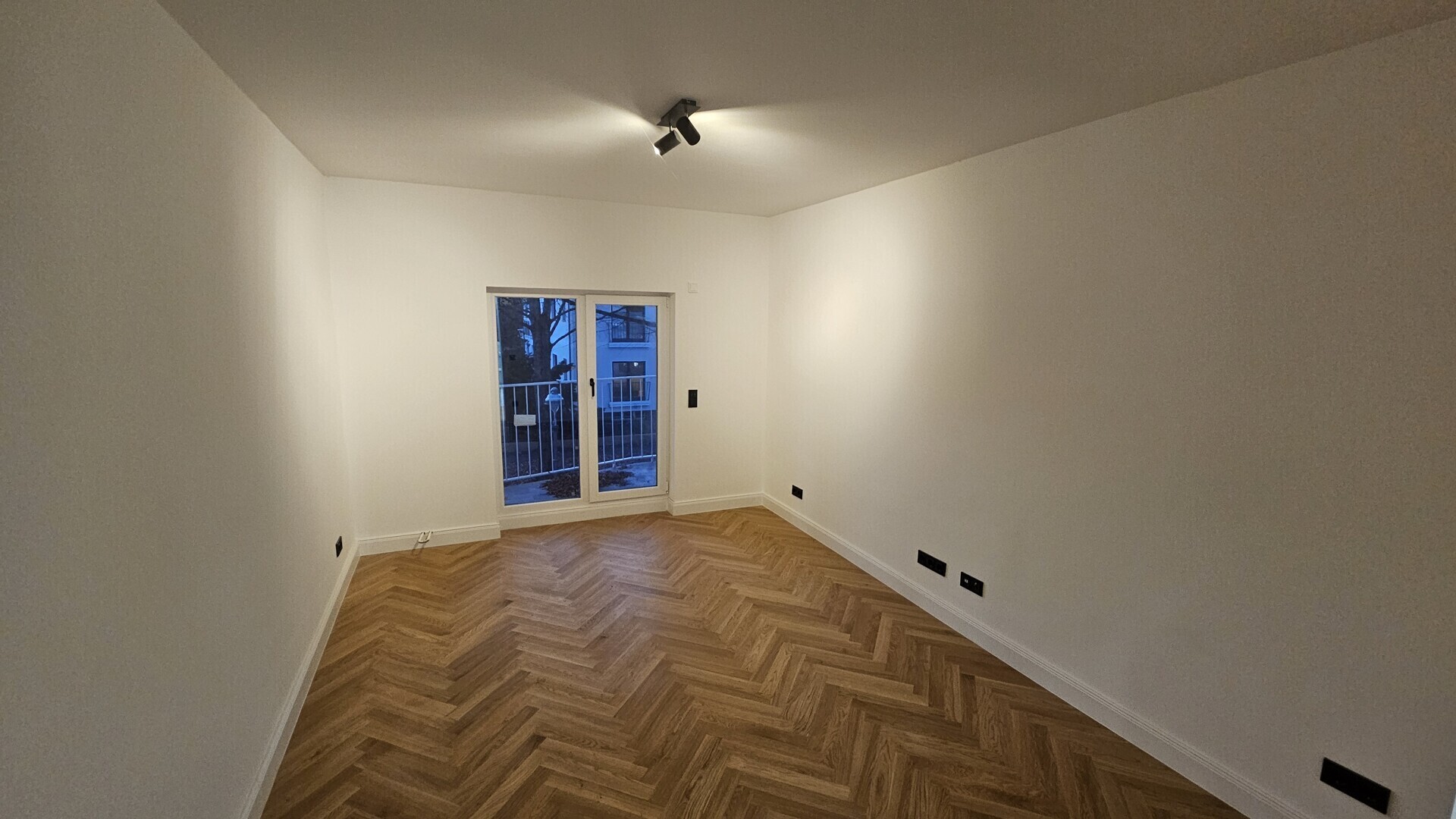 Zimmer mit Balkon