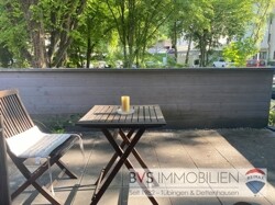 Terrasse mit Abgang in den Garten