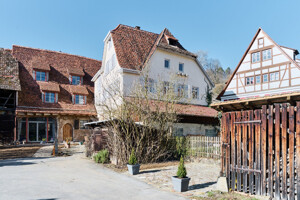 Kasernenhof neu