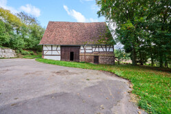 Stall-/  und Scheunengebäude