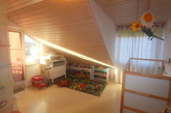 Arbeits- oder Kinderzimmer