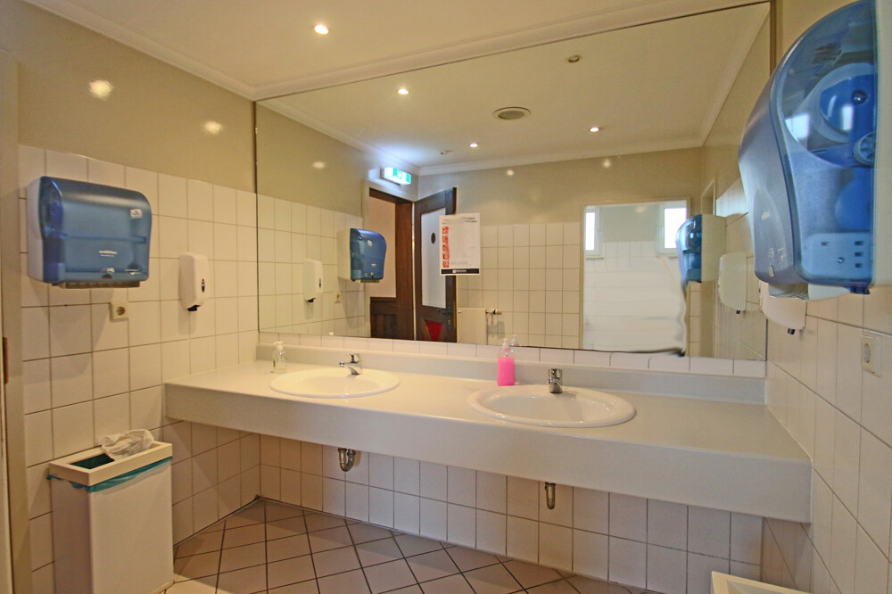 Sanitärraum neu-