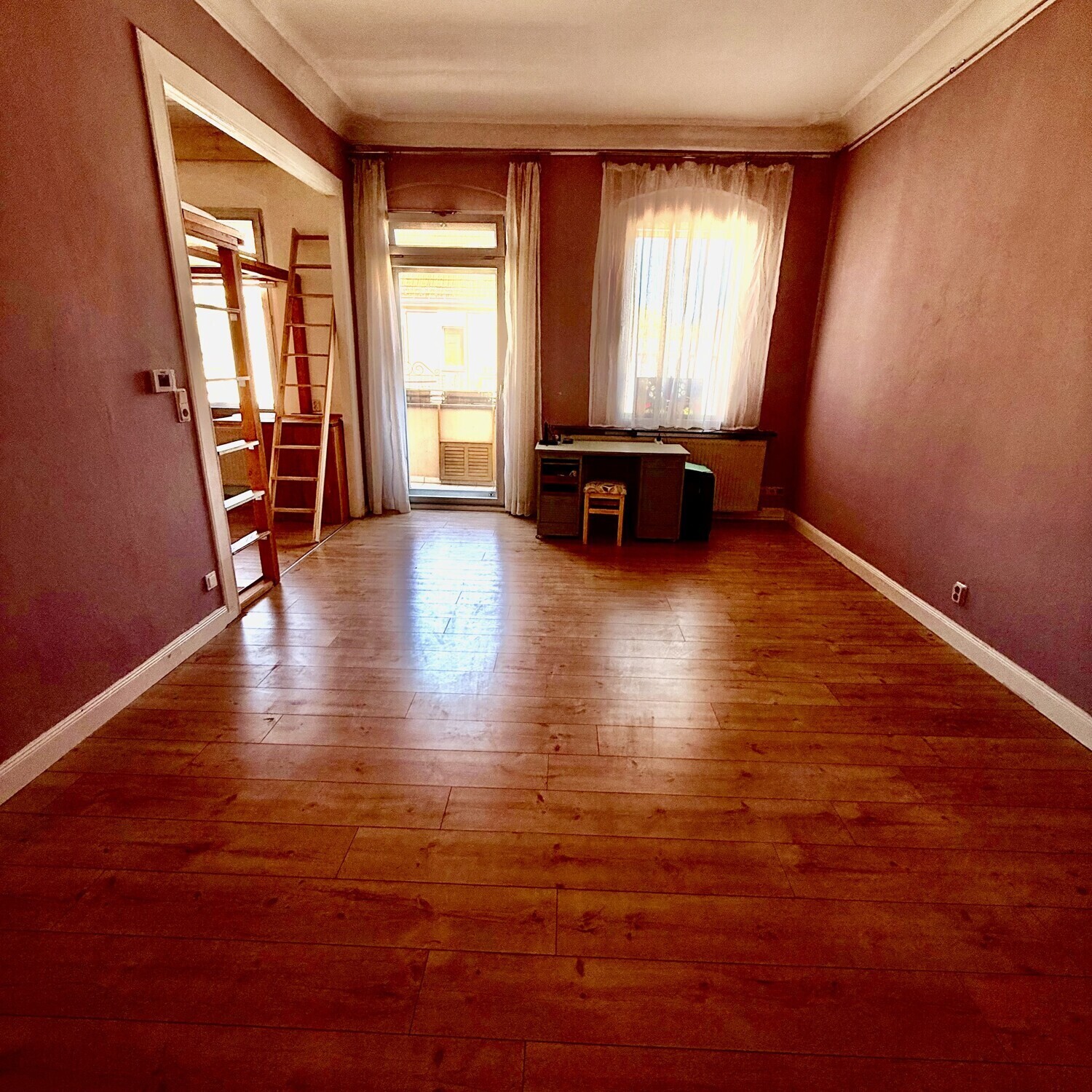 Zimmer mit Balkon