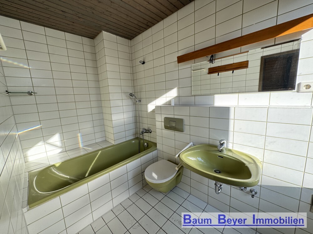 Tageslichtbad mit Badewanne