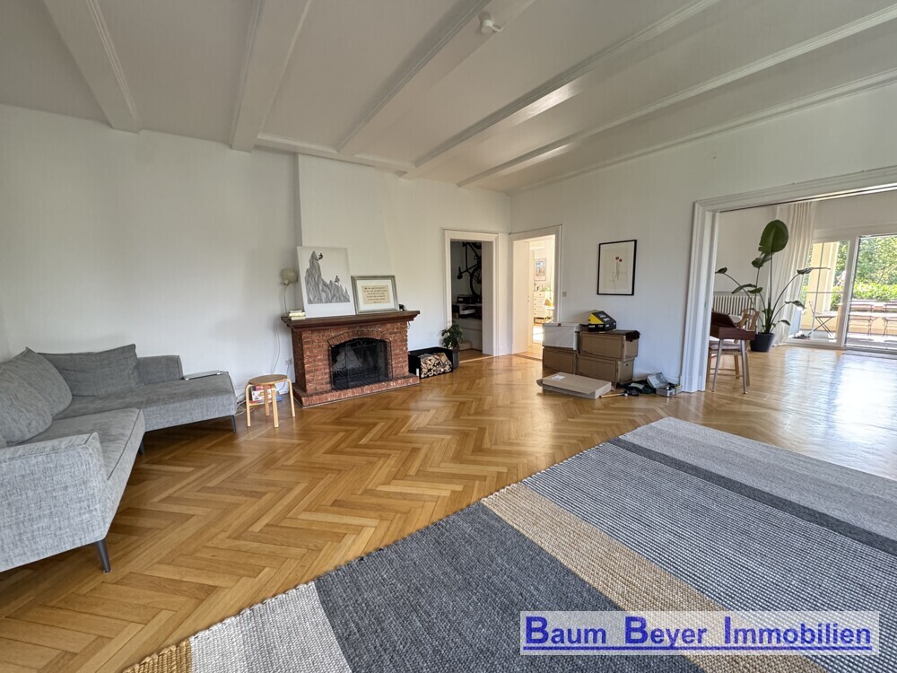 Wohn-/ Esszimmer mit Kamin