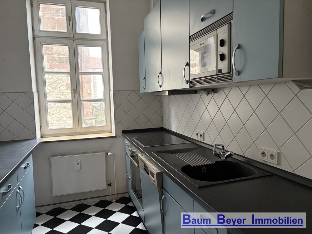 Küche mit Einbauküche