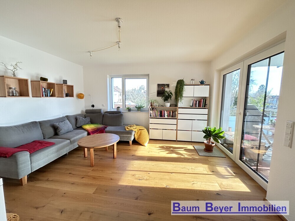 Wohnzimmer mit  Ausgang auf den Süd-West-Balkon