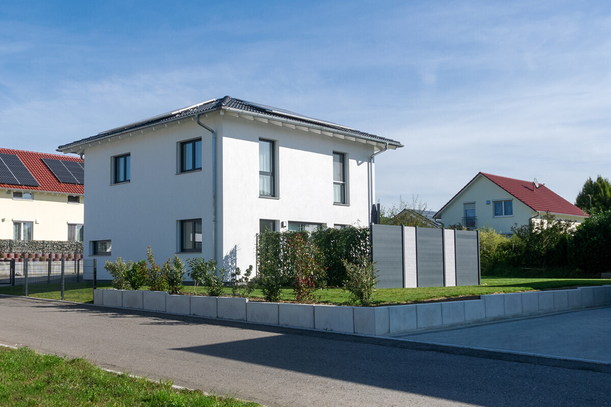 1_Titel_Aussenansicht_Seite