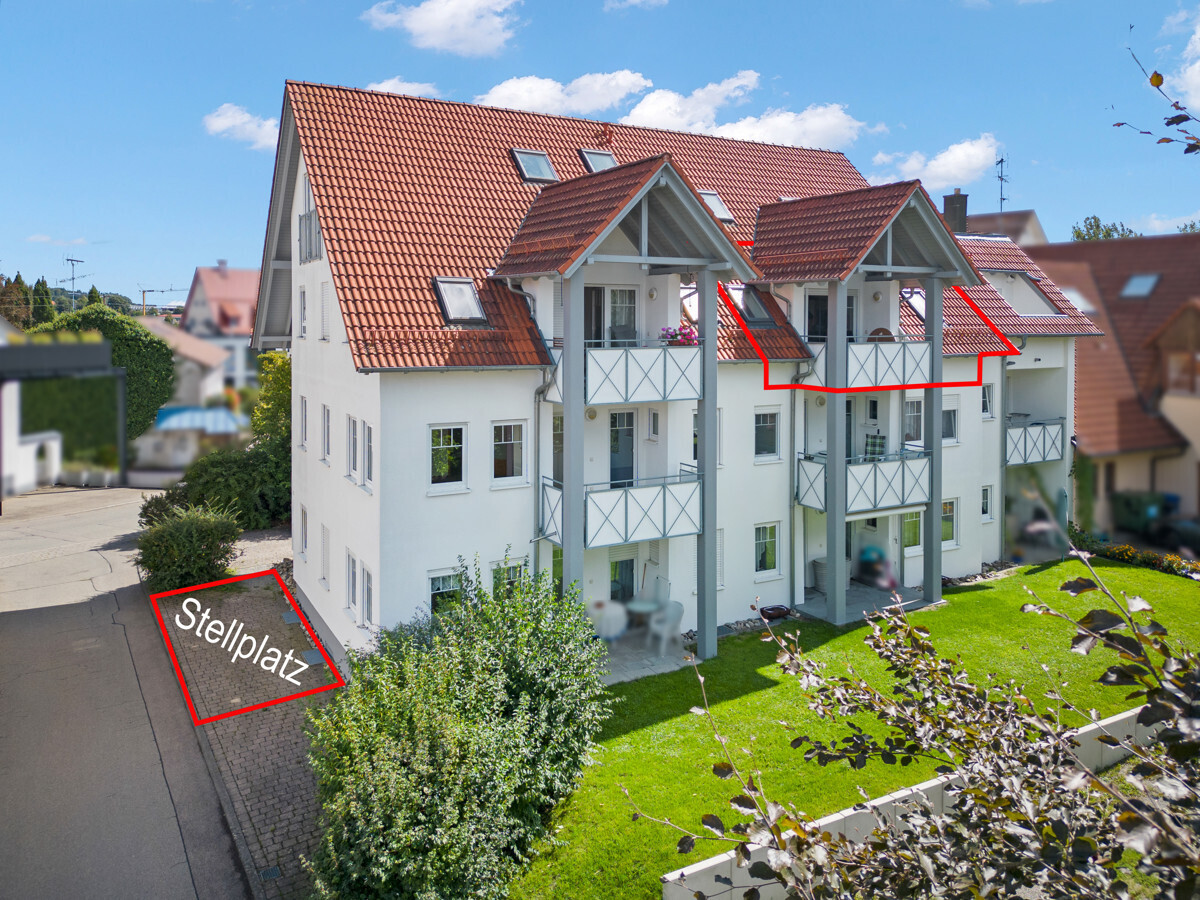 Hausansicht mit Stellplatz