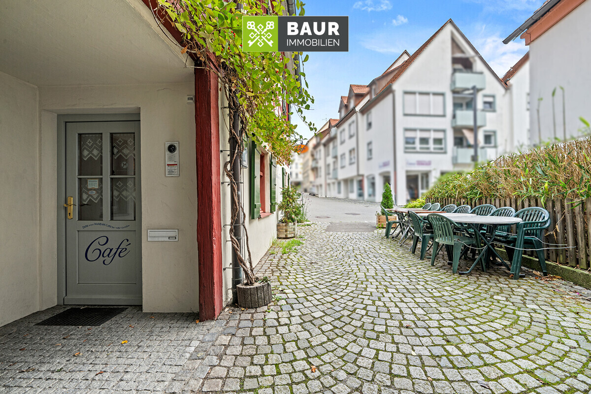 Eingang & Sitzplätze