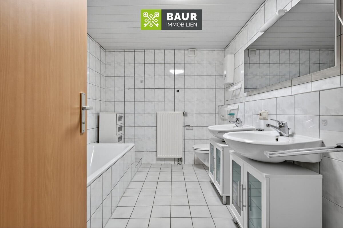 Bad DG Wohnung rechts