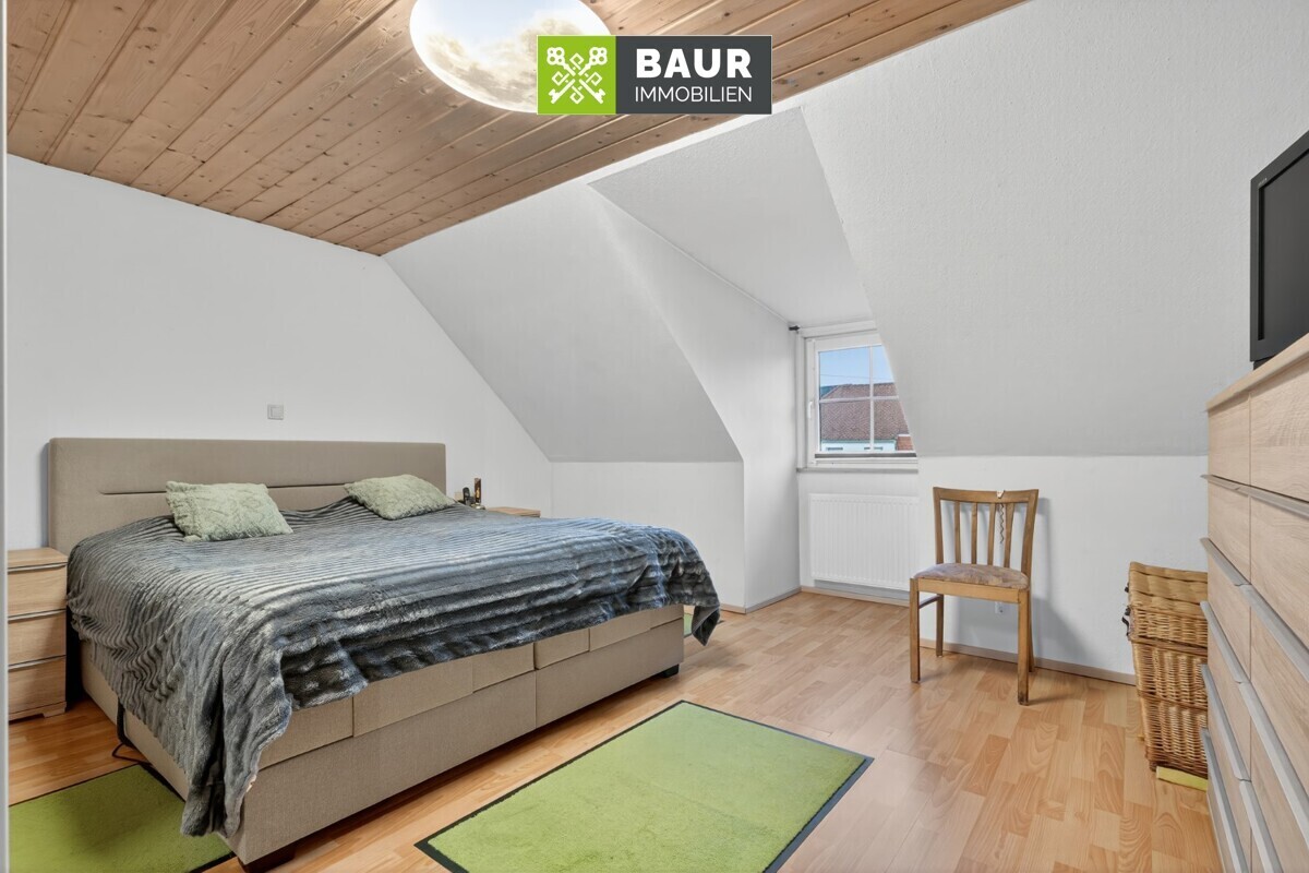 Schlafen DG Wohnung rechts