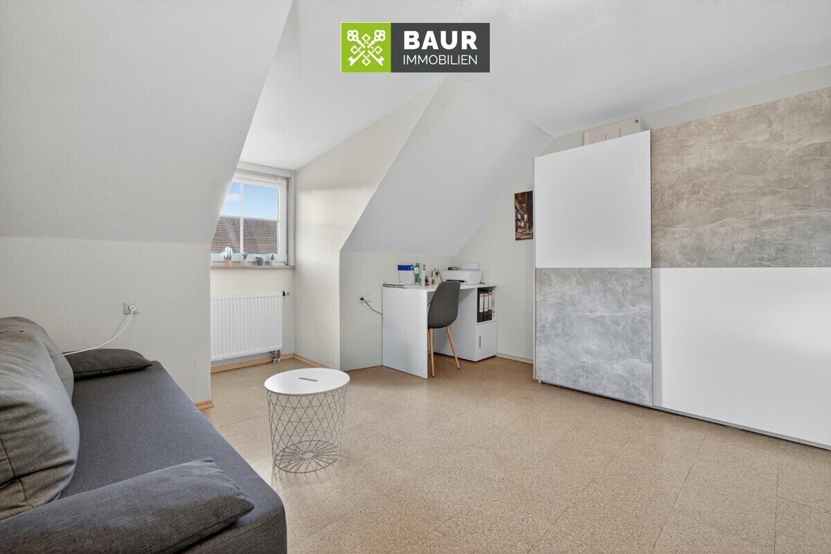 Schlafzimmer DG Wohnung links