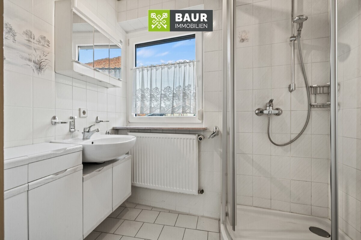 Duschbadezimmer im OG