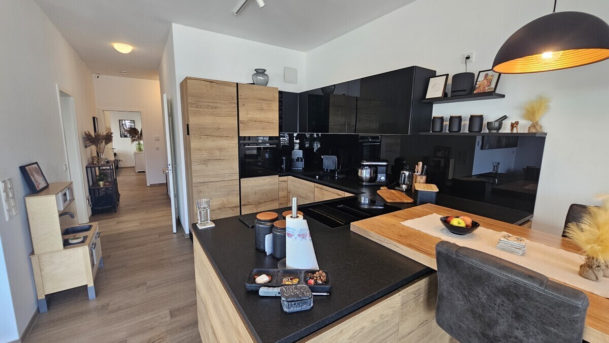 Küche u. Wohnzimmer