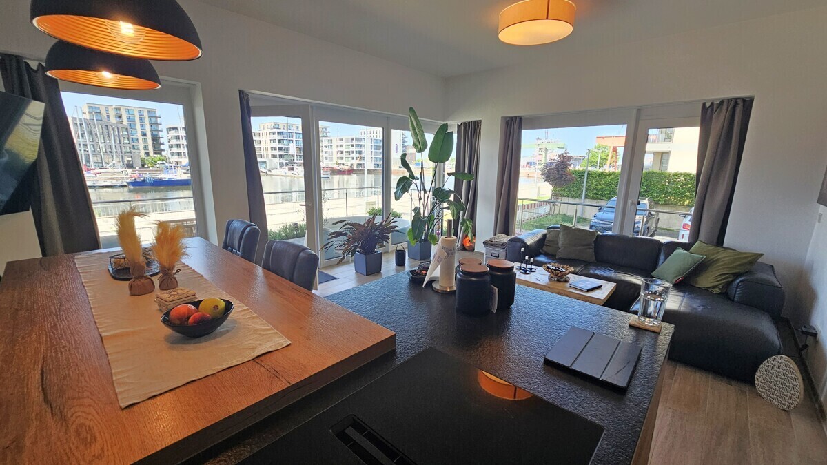 Küche u. Wohnzimmer