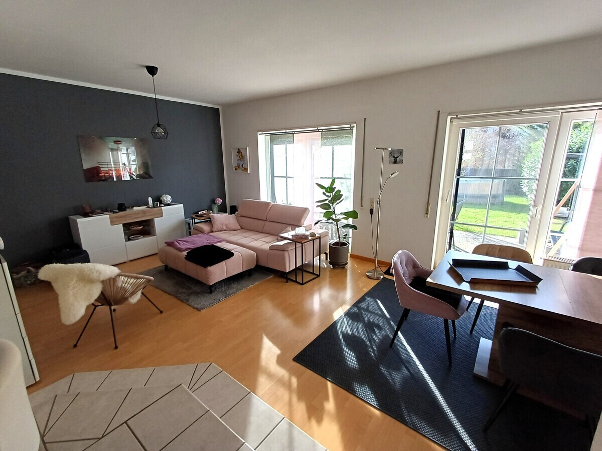 Wohn-/Esszimmer REH