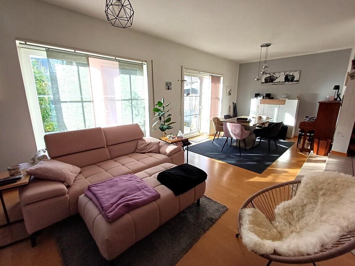 Wohn-/Esszimmer REH