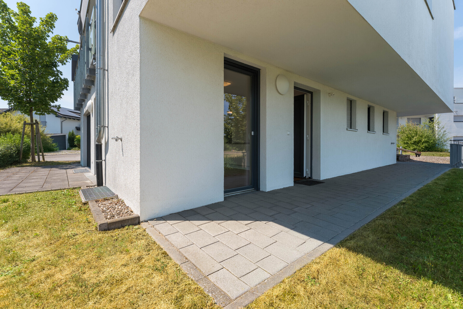 Eingang und Terrasse