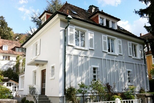 Stadtvilla mit Garage, Gartenhaus & Pavillon