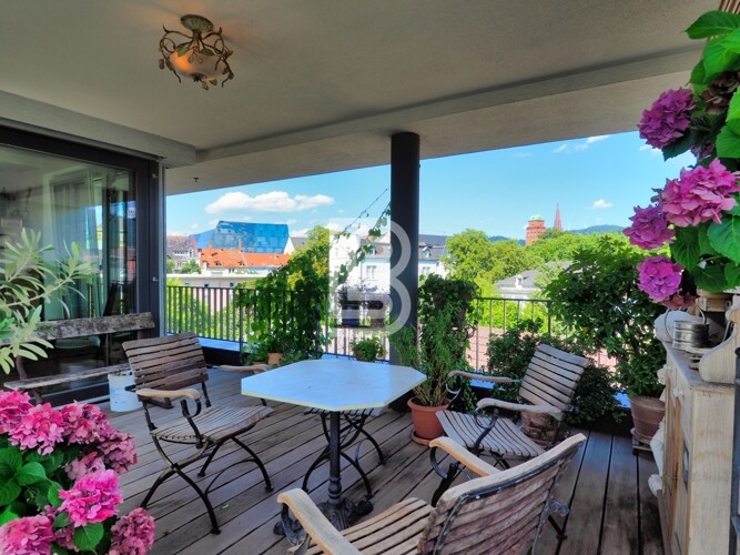 Ruhige & zentrale Wohnung mit Dachterrasse