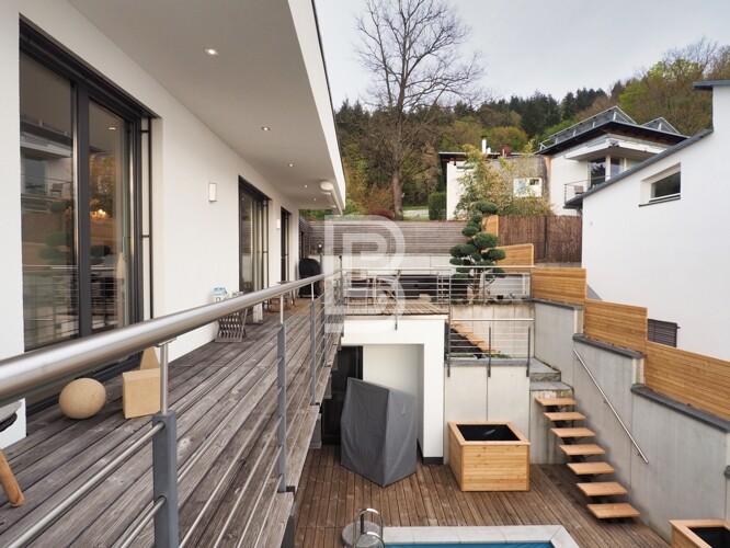 Moderne Villa mit Pool und Traumblick