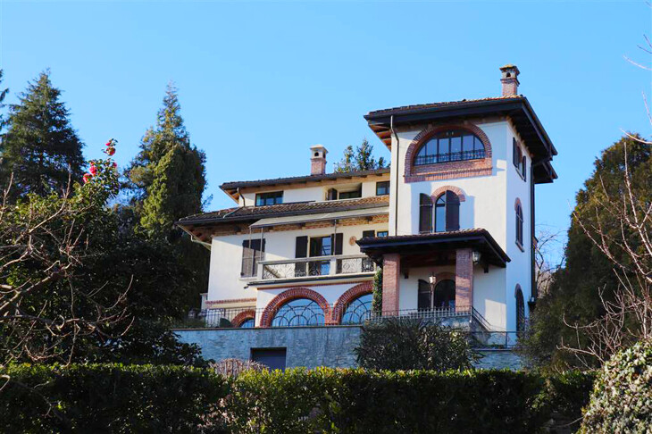 Elegante, historische Villa am Lago Maggiore mit Anbau, Park und Swimmingpool